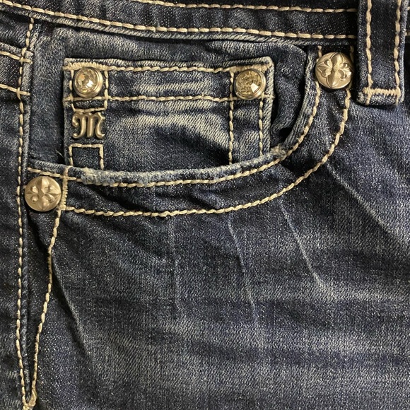 Reduced‼️Miss Me Jeans Size 31 Blue Distressed Rhinestone Sequin Capri Cropped - Picture 9 of 16